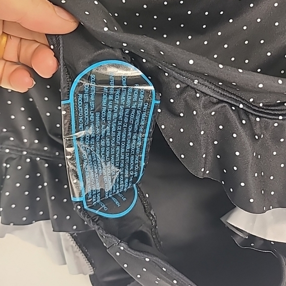 NEW ASOS DESIGN Women's One Piece Black & White Spot Bandeau Swimsuit Sz 6 US - Picture 4 of 9